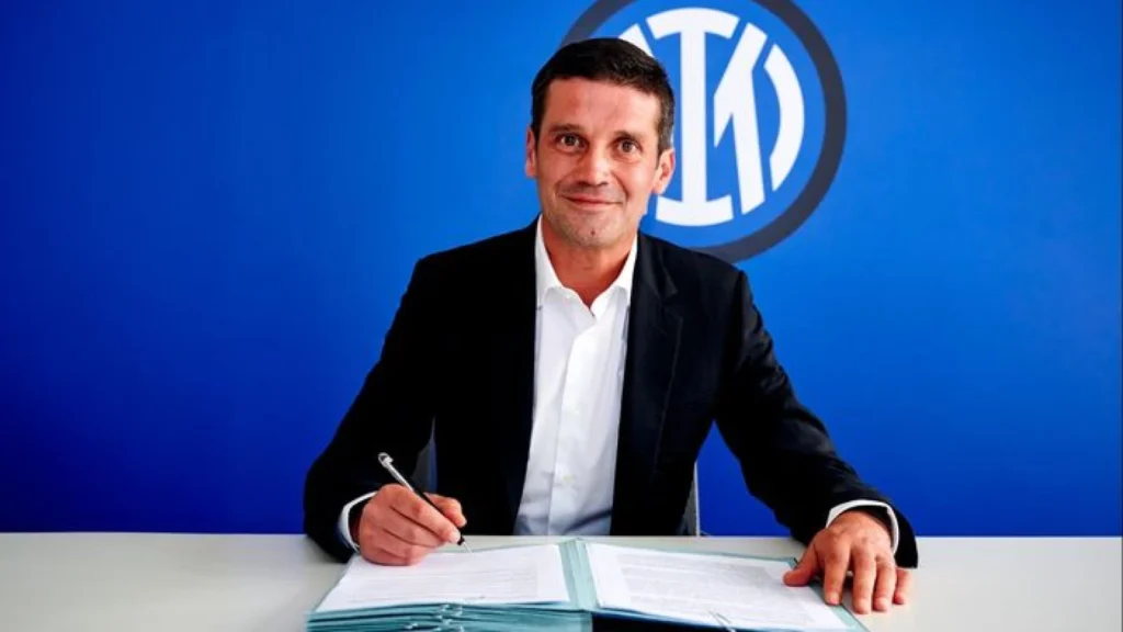 Cristian Chivu Resmi Menjadi Pelatih Inter Milan