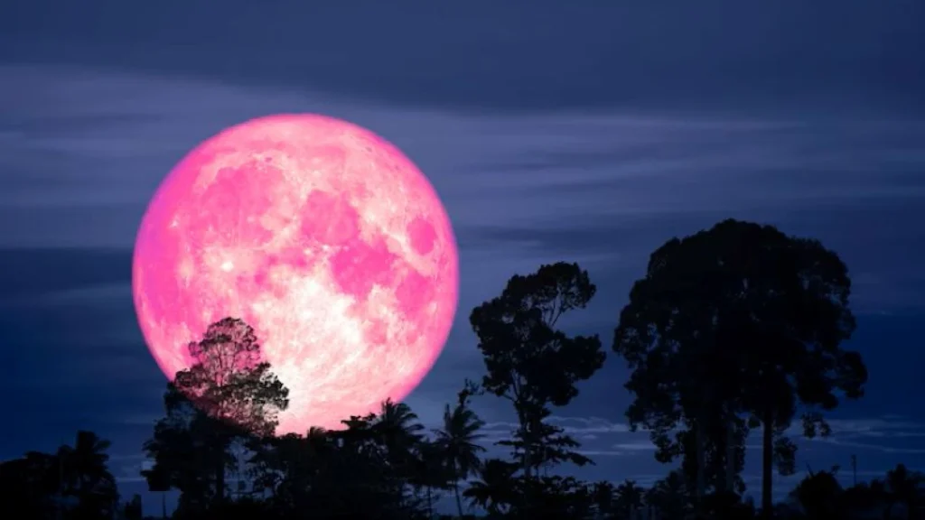 Strawberry Moon: Fenomena Bulan Purnama yang Memesona di Bulan Juni