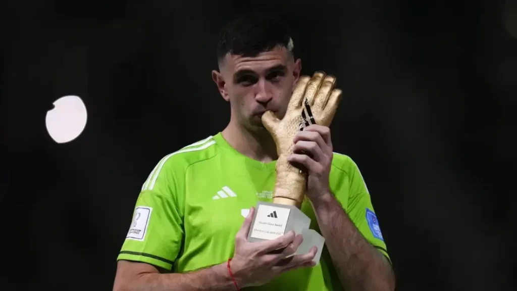 Manchester United Bidik Emiliano Martinez untuk Memperkuat Pertahanan