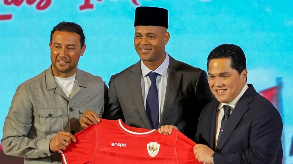 Denny Landzaat Tegaskan Komitmen di Timnas Indonesia