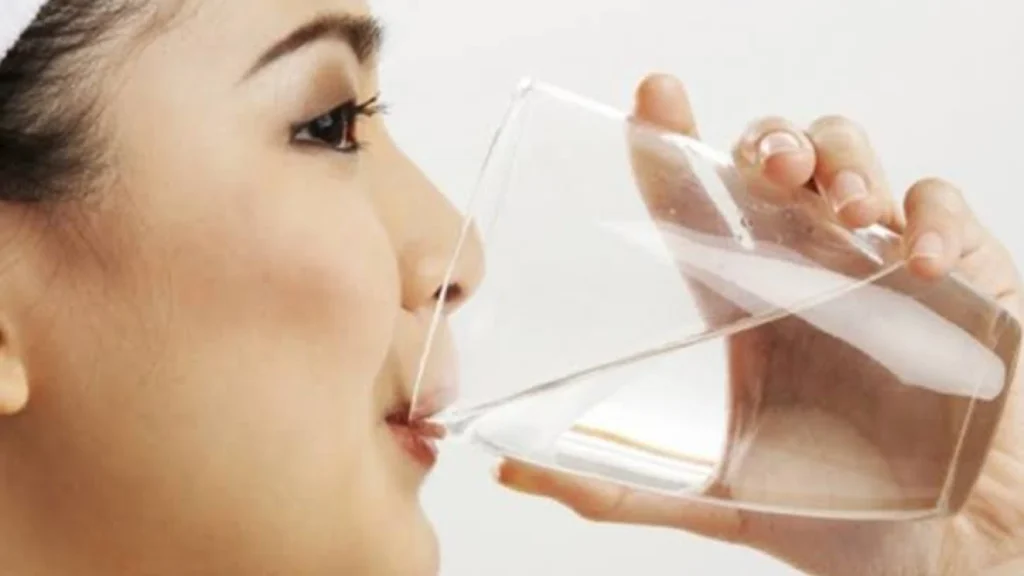 Manfaat Minum Air Hangat bagi Kesehatan Tubuh