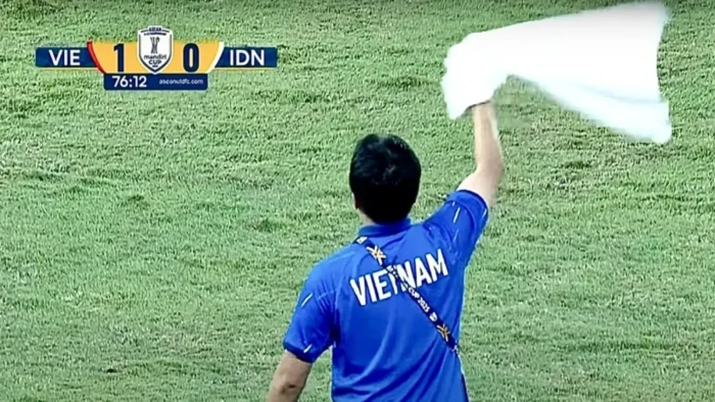 Pelatih Vietnam U-23 Gunakan Handuk Putih Sebagai Strategi di Laga Final Piala AFF U-23