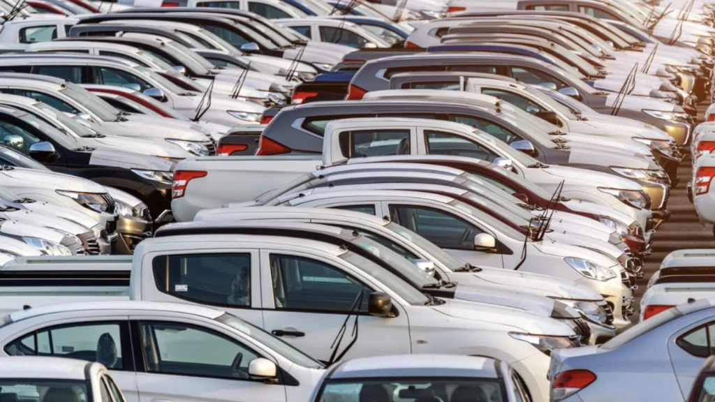 Membeli Mobil Bekas Secara Online: Keuntungan, Risiko, dan Tips Aman