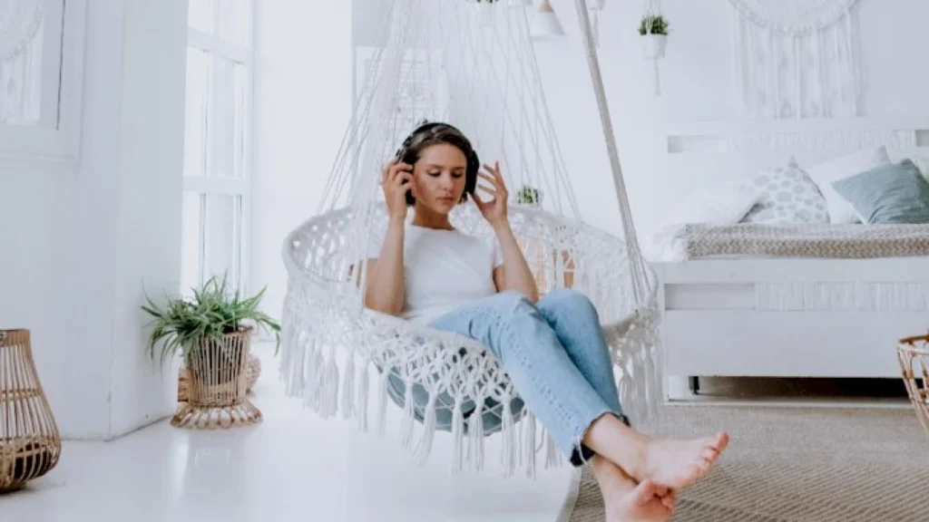 Menggali Fashion Minimalis: Gaya Hidup Praktis di Era Modern