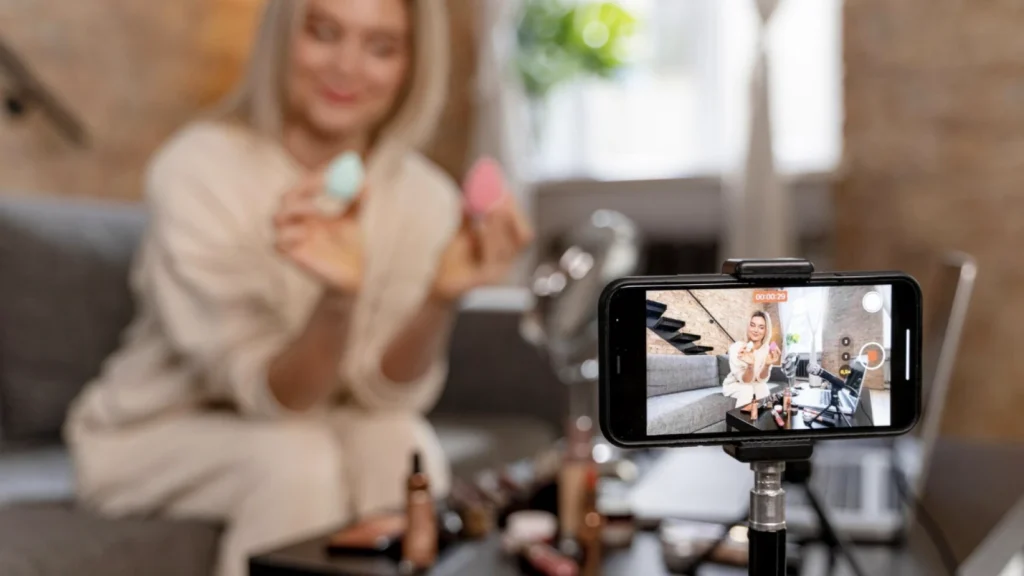 Menjadi Influencer Tanpa Modal Besar: Tips dan Strategi