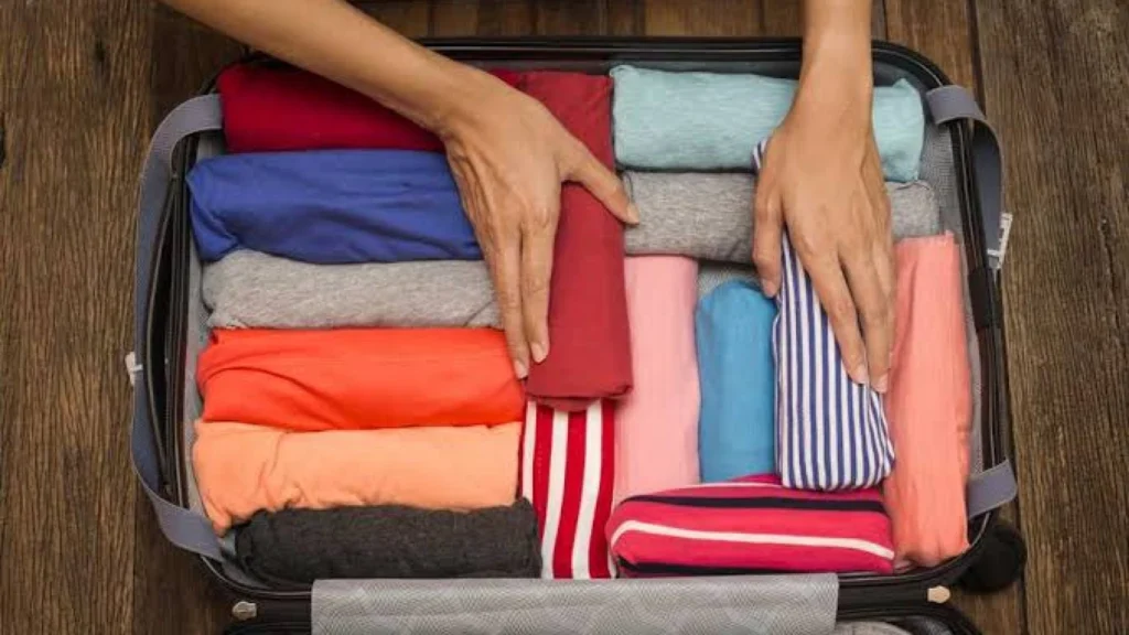 Tips Memilih Outfit untuk Traveling di Cuaca Tropis Indonesia