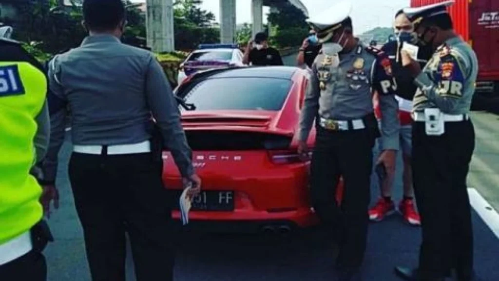 Penindakan Mobil Sport Tanpa Pelat Nomor di Jakarta oleh Ditlantas Polda Metro Jaya