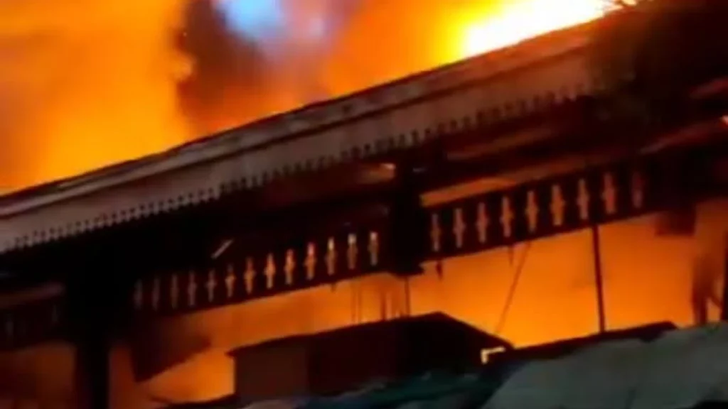 Kebakaran Hebat Melanda Pasar Taman Puring, 600 Kios Terluka