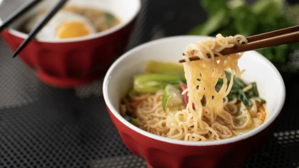 Cara Menjadi Kreatif dengan Mi Instan: Tips Makanan Sehat yang Praktis
