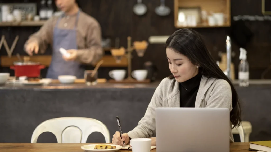 Panduan Etika dan Aplikasi untuk WFH di Kafe