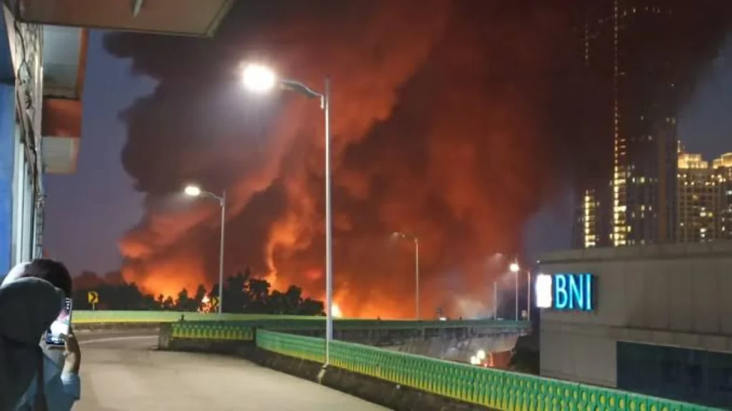 Kebakaran Hebat Melanda Pasar Taman Puring, Jakarta Selatan
