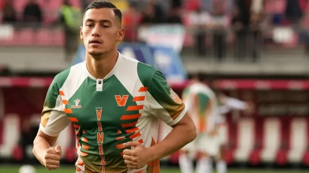 Udinese Tertarik Datangkan Jay Idzes dari Venezia