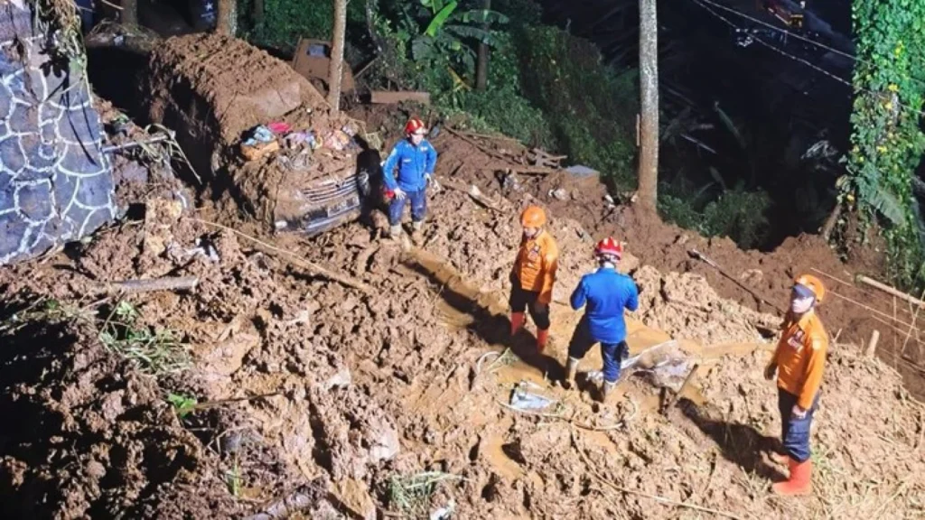 Longsor di Puncak Bogor: Tiga Tewas dan Satu Hilang