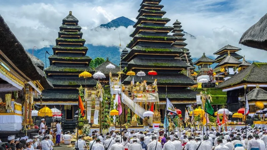 Lima Tradisi Unik dari Berbagai Daerah di Indonesia