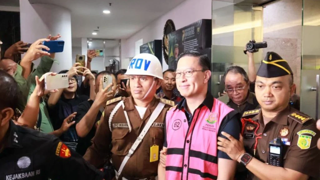 Kisah Tom Lembong di Pengadilan: Menggigit Gula Rafinasi di Tengah Kasus Korupsi
