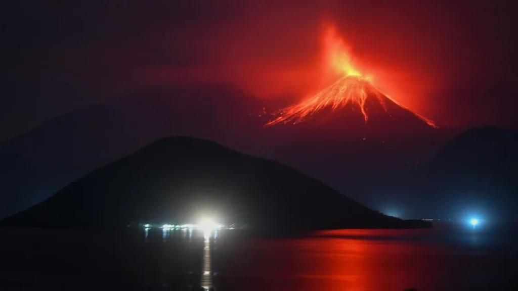 Gunung Lewotobi Meletus Kembali: Waspadai Dampaknya