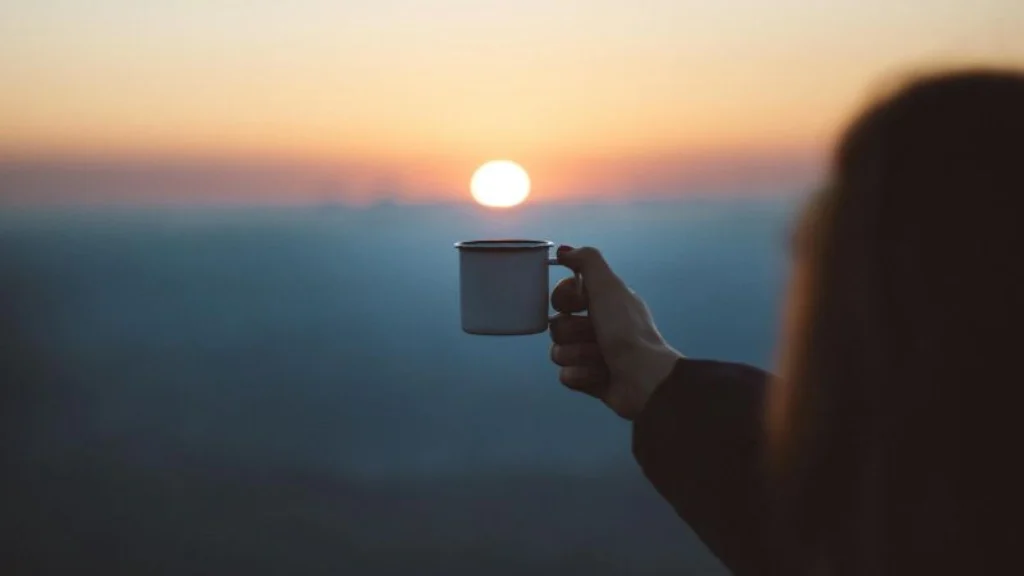 Gaya Hidup Slow Living di Era Teknologi: Mengatur Ritme Hidup di Tengah Kesibukan