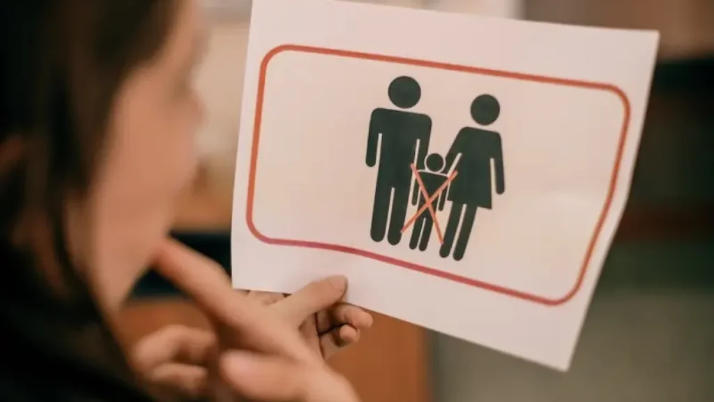 Fenomena 'Childfree' di Indonesia: Stigma dan Perubahan Sosial