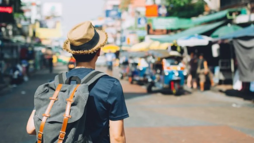 Tampil Stylish Saat Backpacking: Tips Memilih Pakaian dan Aksesori