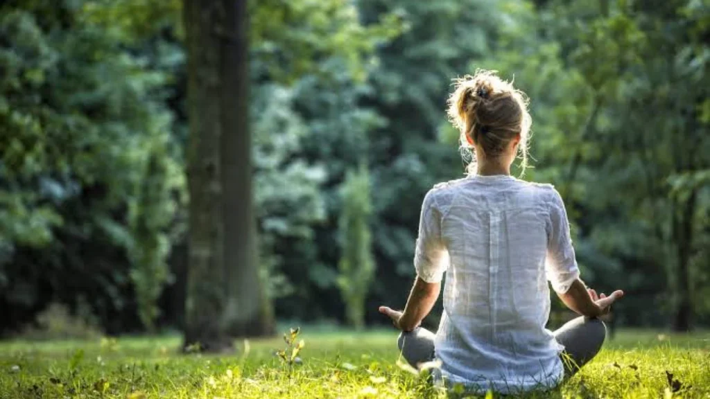 Menerapkan Mindfulness dalam Kehidupan Sehari-hari: Cara Praktis untuk Menjaga Kesehatan Mental